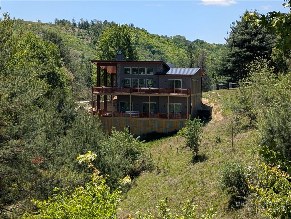 Image number 1 for the current listing