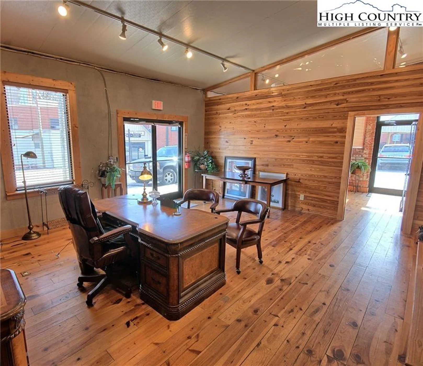 Image number 14 for the current listing