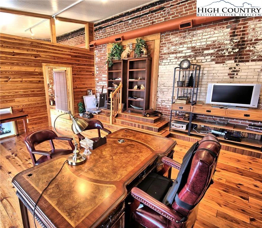 Image number 13 for the current listing
