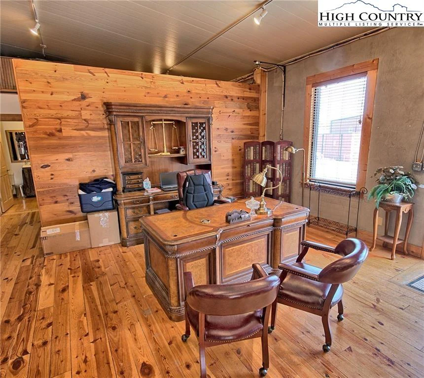 Image number 12 for the current listing