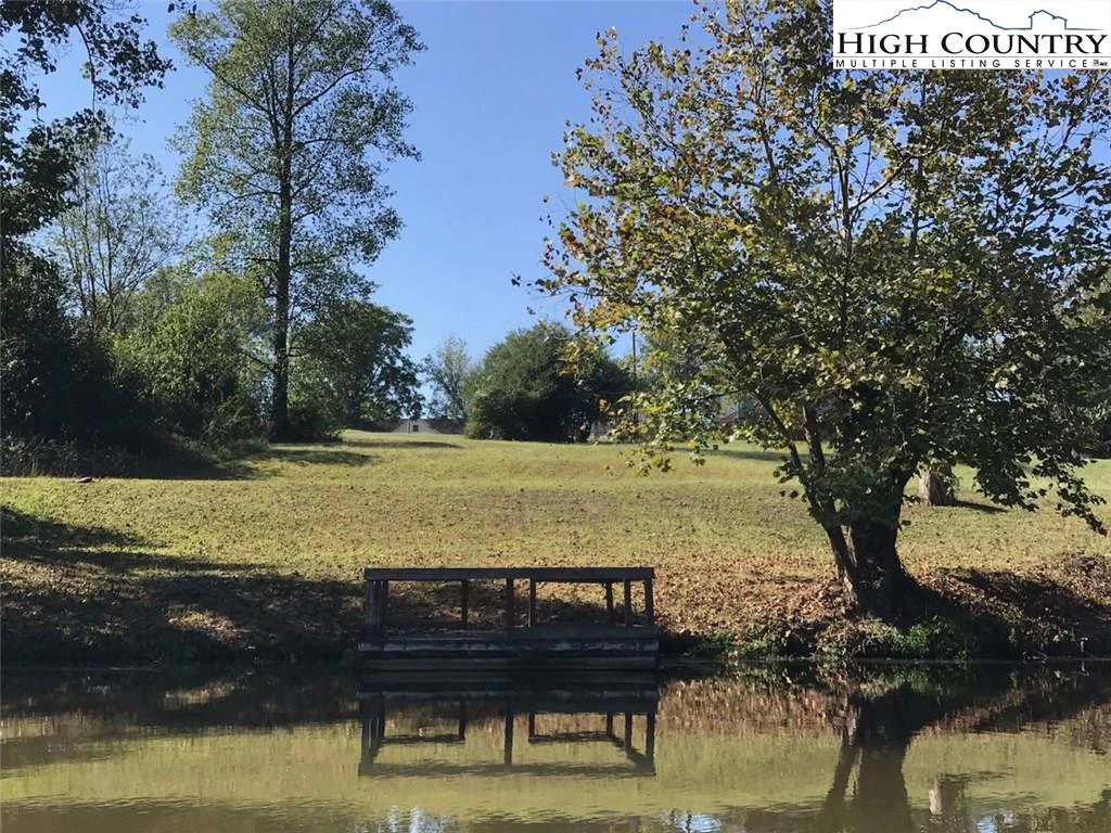 Image number 19 for the current listing