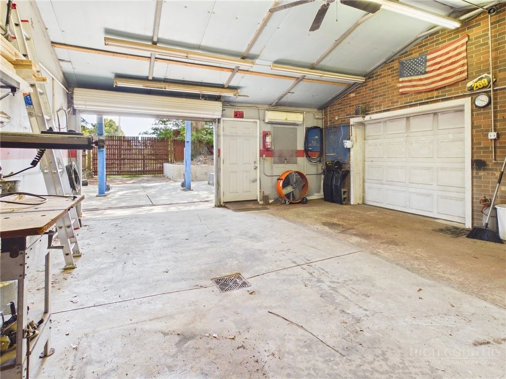 Image number 20 for the current listing