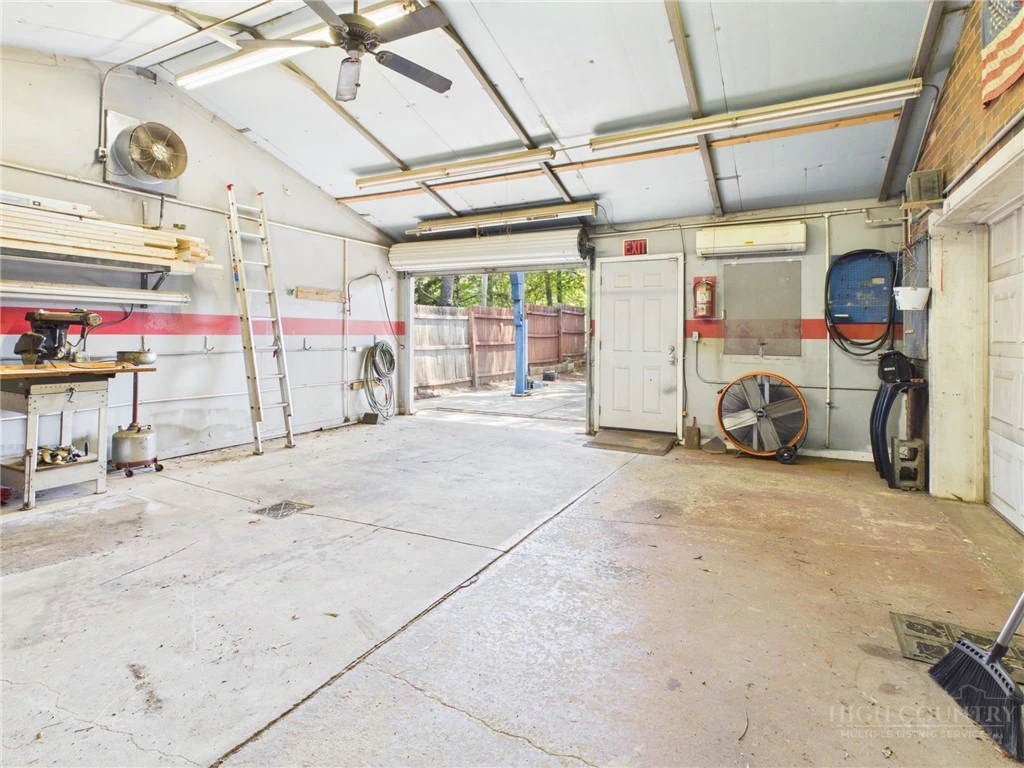 Image number 21 for the current listing