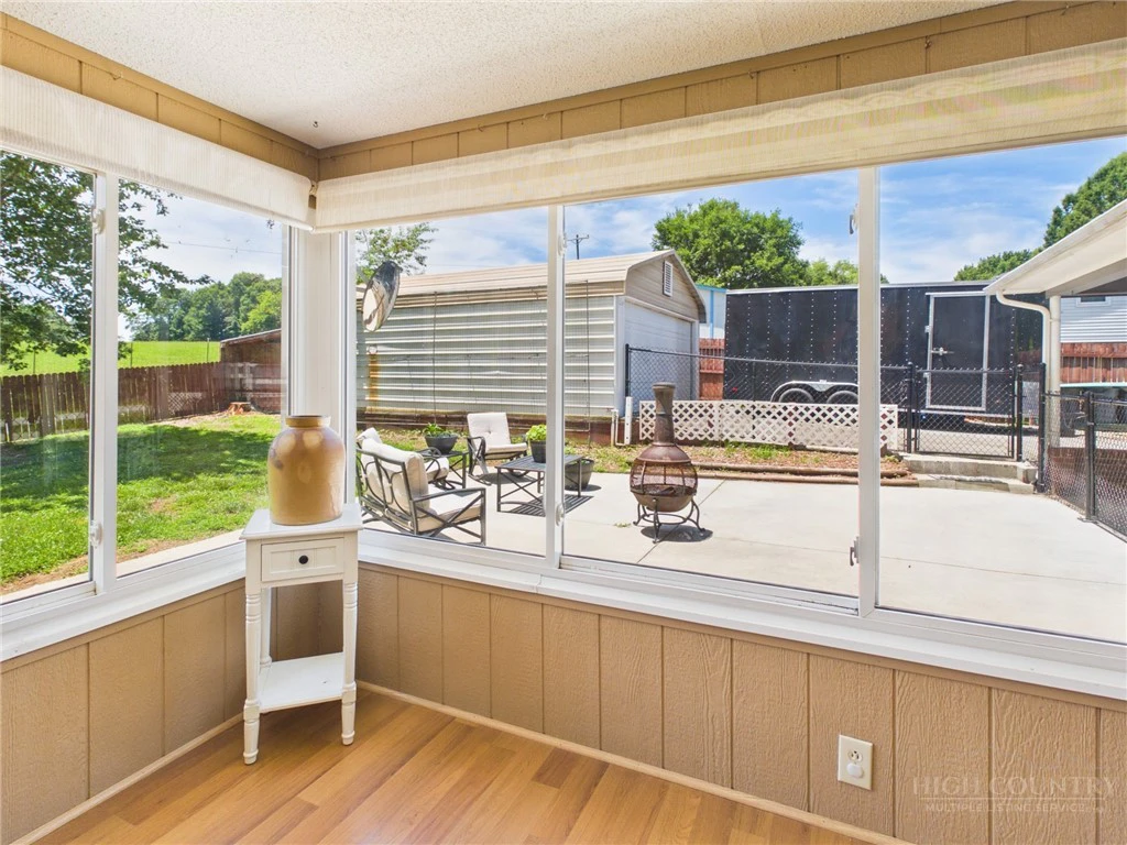 Image number 12 for the current listing