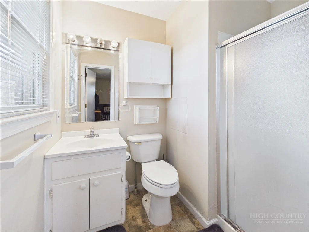 Image number 5 for the current listing