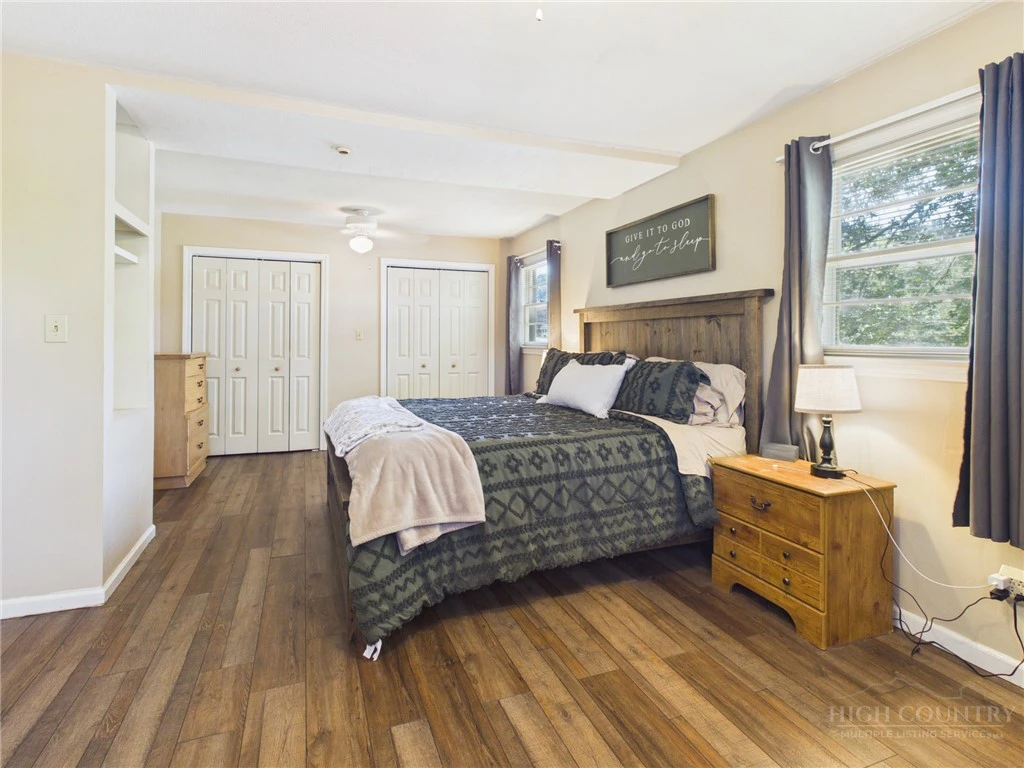 Image number 7 for the current listing