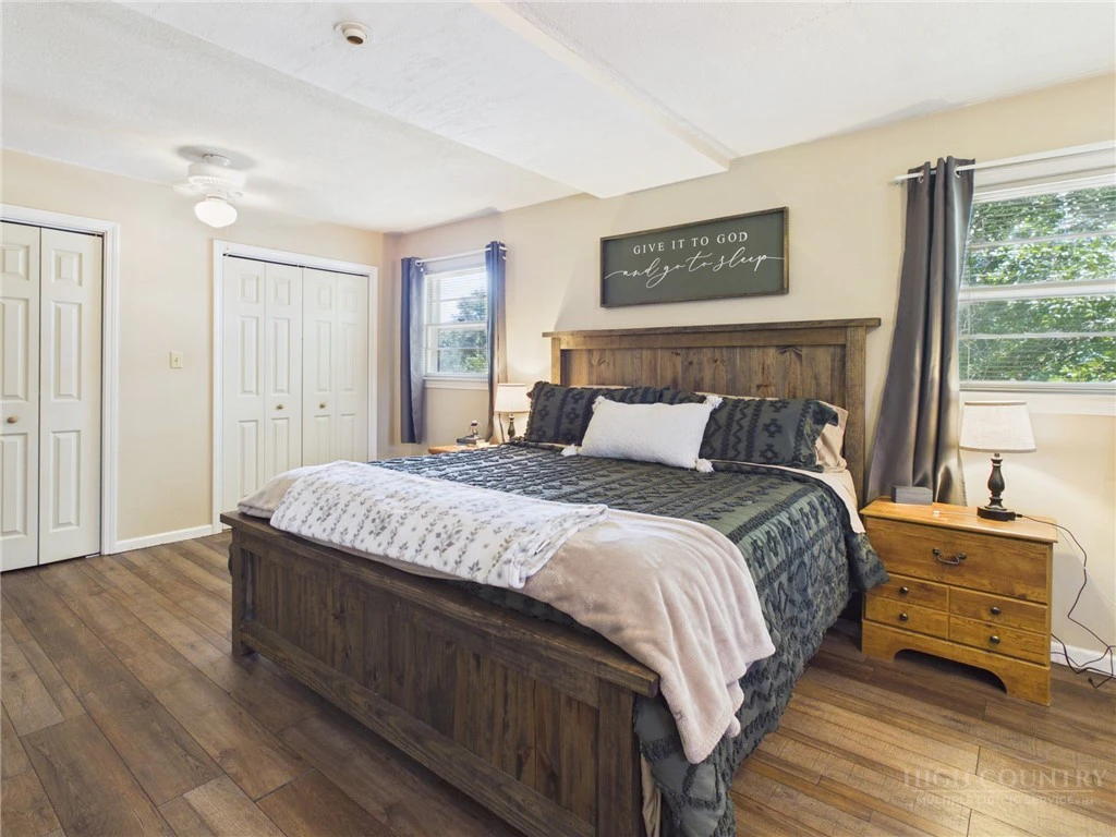 Image number 8 for the current listing