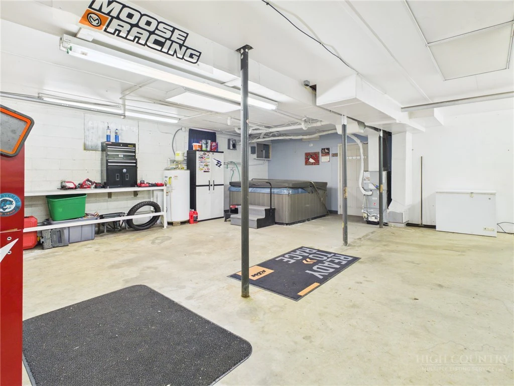 Image number 2 for the current listing