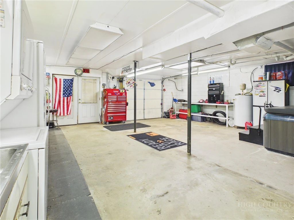 Image number 15 for the current listing