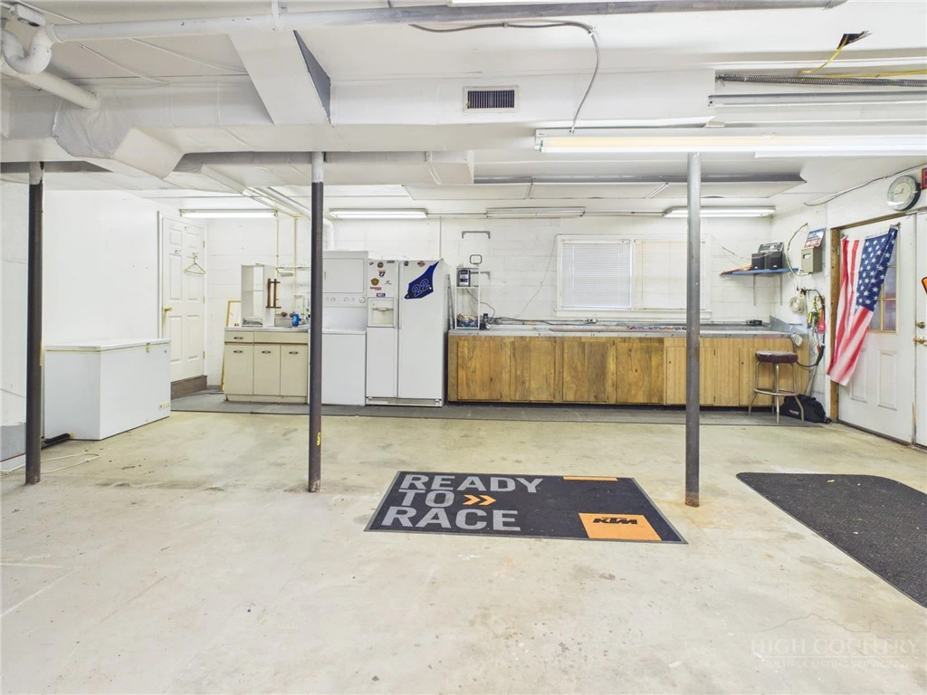 Image number 14 for the current listing