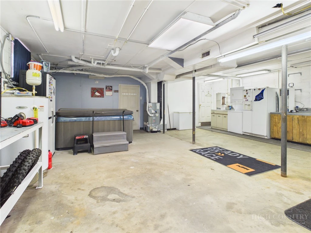 Image number 18 for the current listing