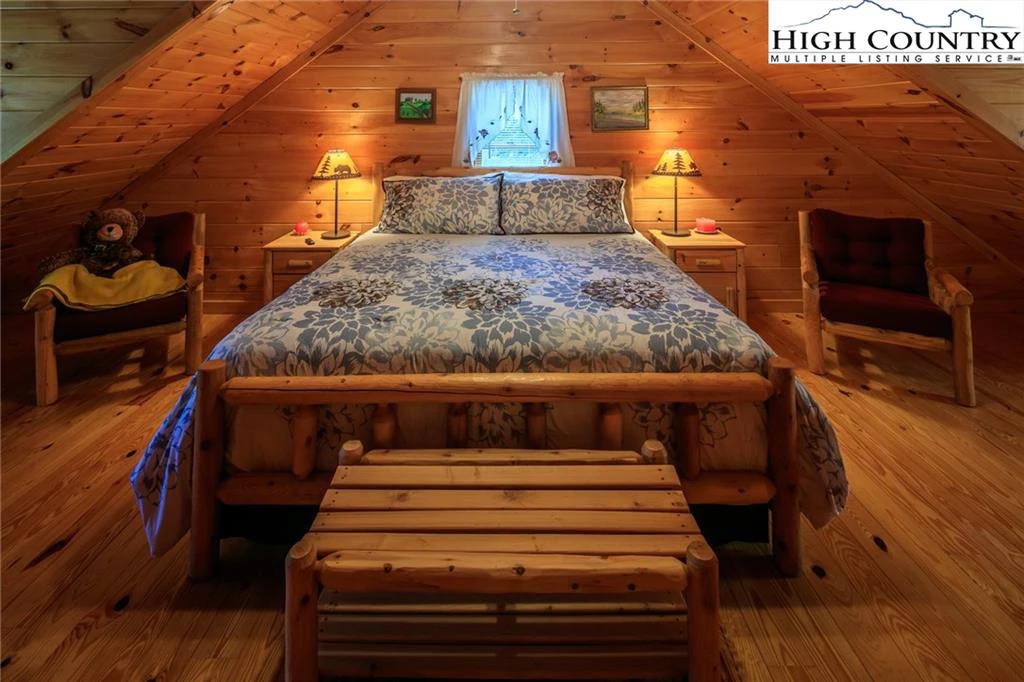 Image number 3 for the current listing