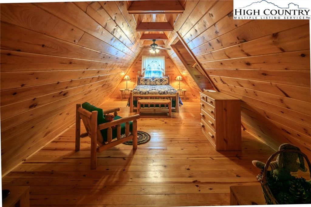 Image number 8 for the current listing