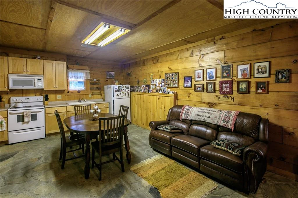Image number 10 for the current listing