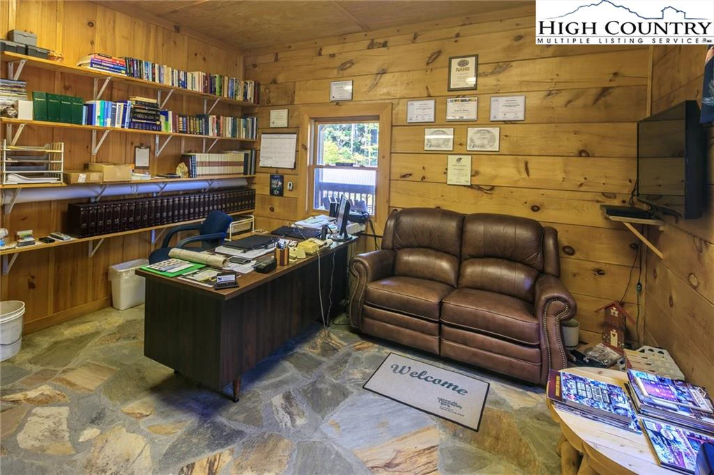 Image number 11 for the current listing
