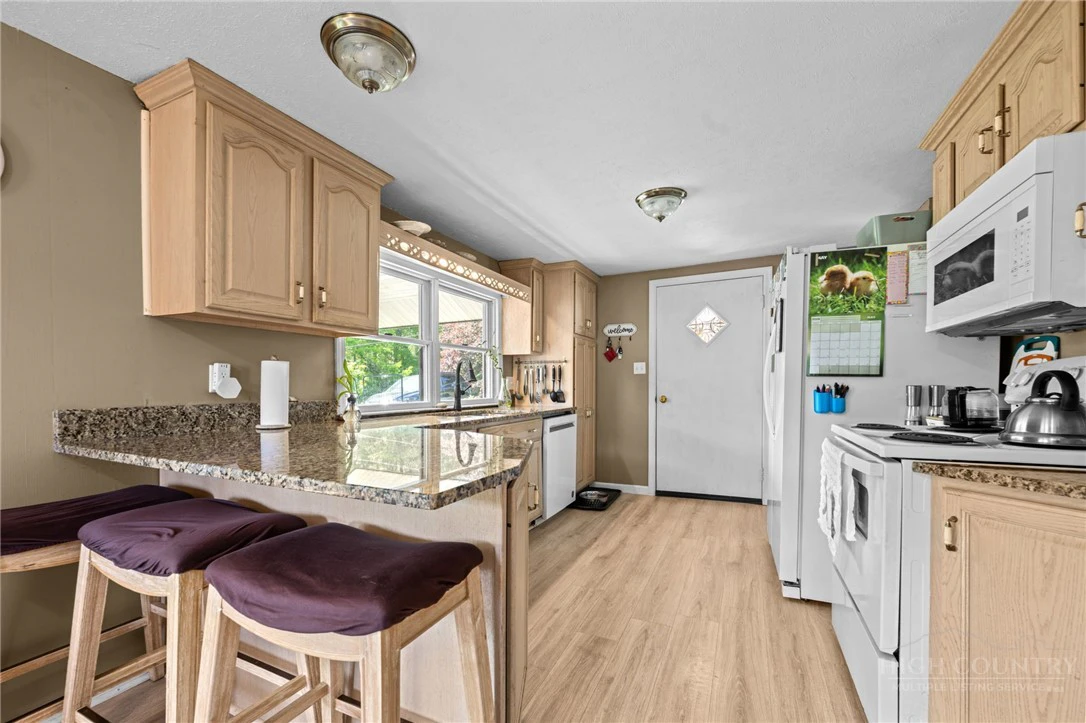 Image number 11 for the current listing