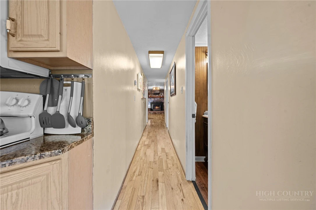 Image number 15 for the current listing