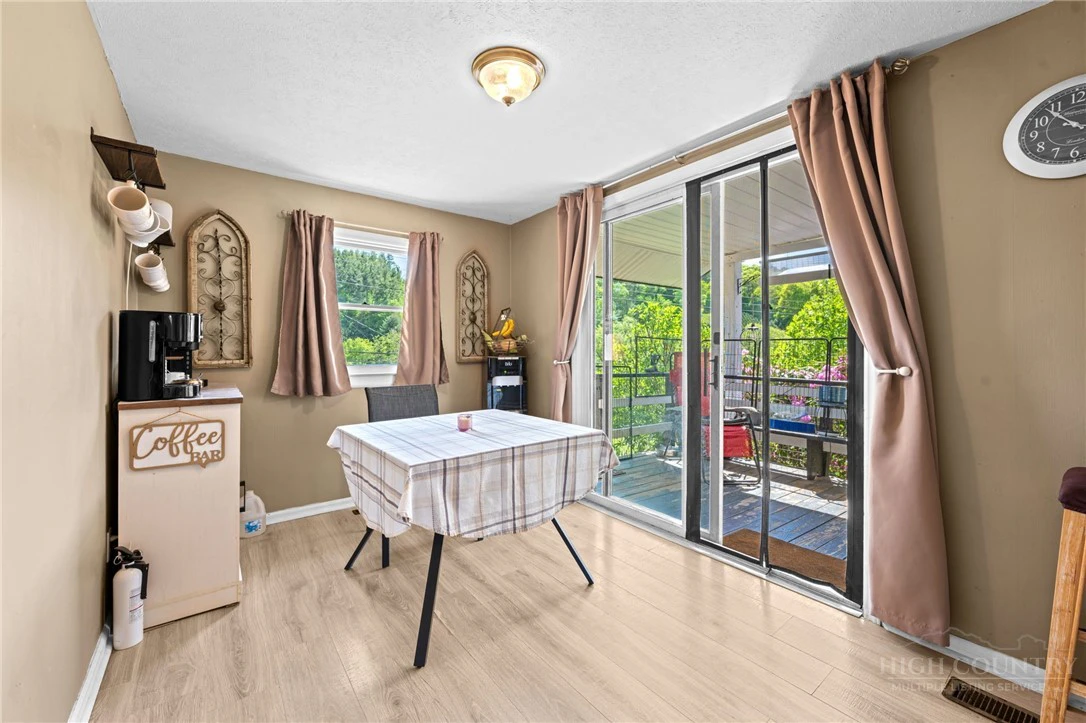 Image number 12 for the current listing
