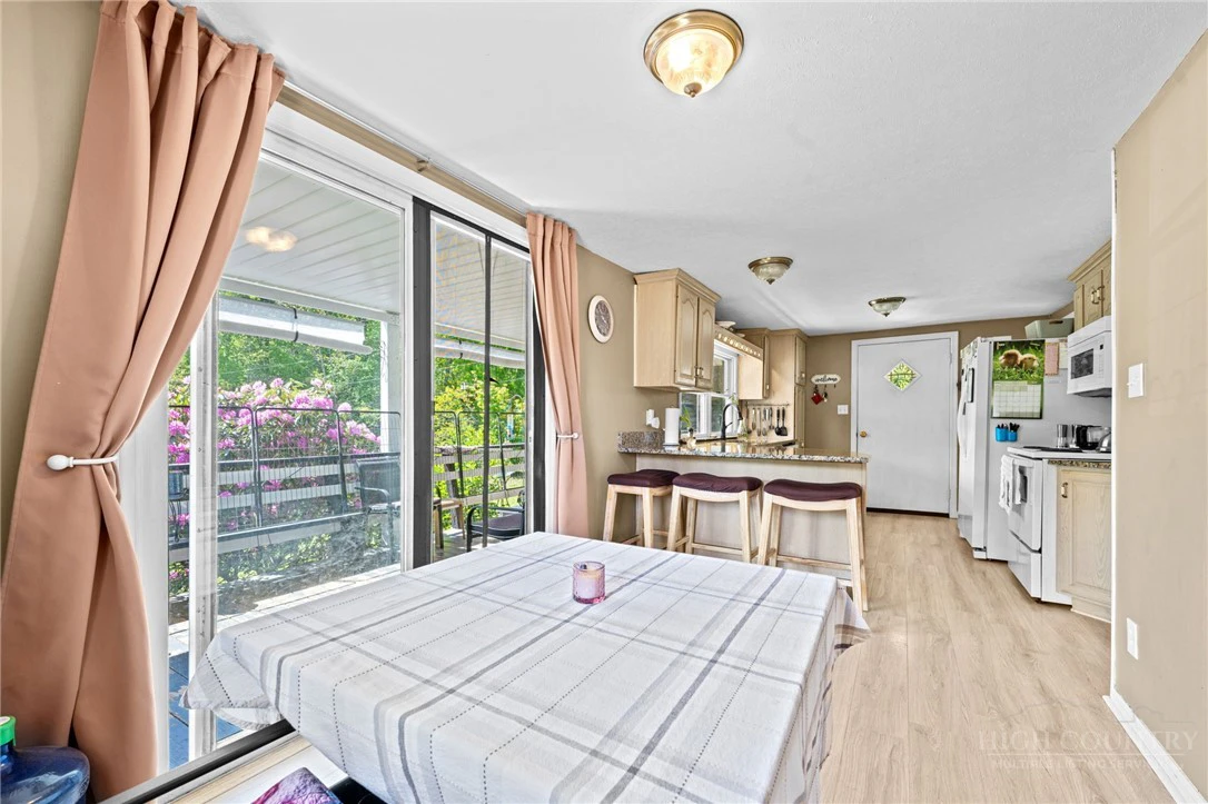 Image number 13 for the current listing