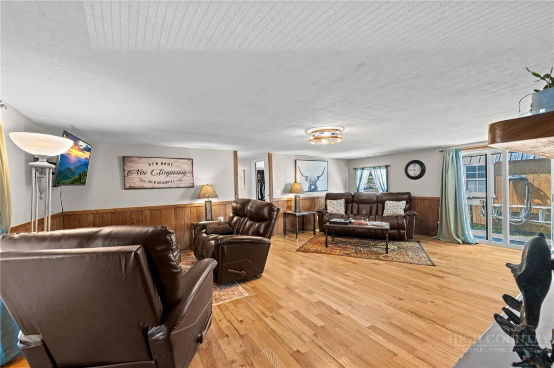 Image number 18 for the current listing