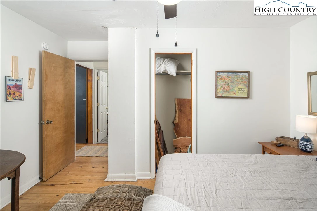 Image number 18 for the current listing