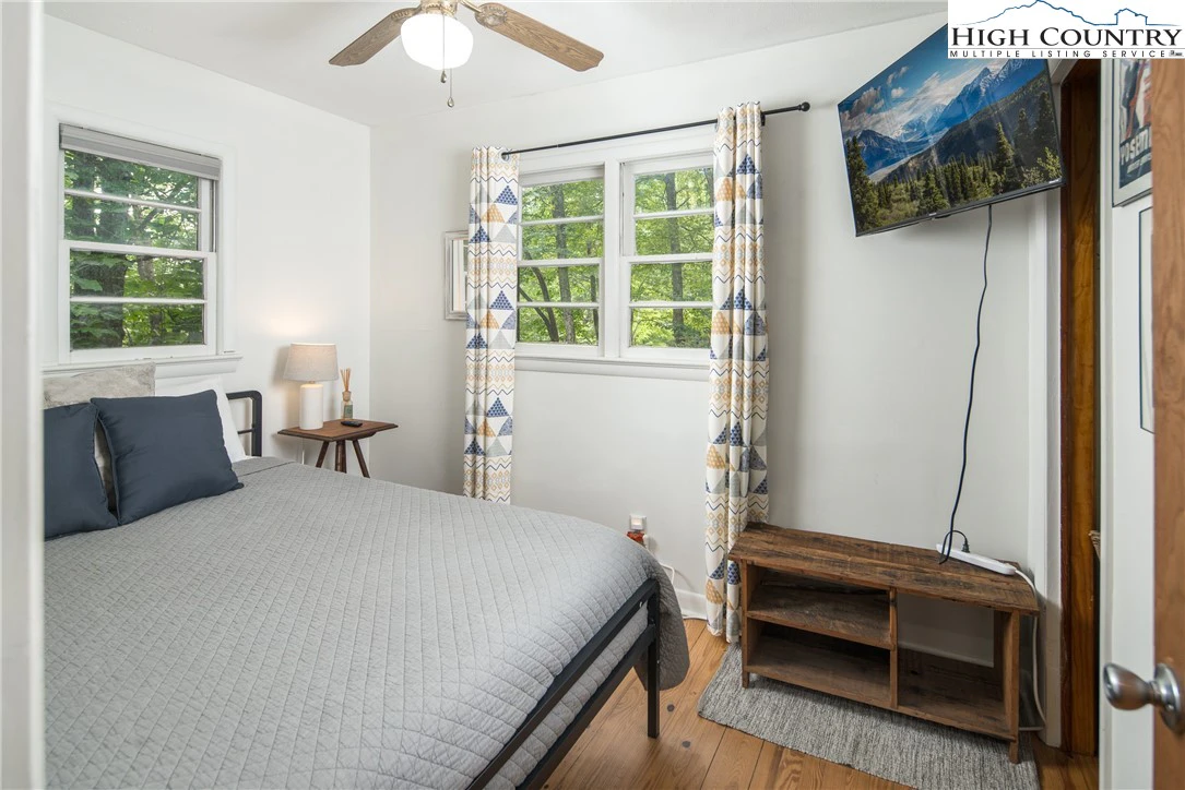 Image number 2 for the current listing