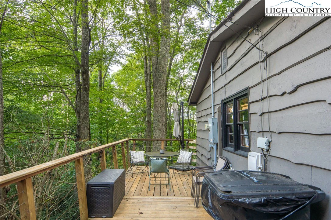 Image number 13 for the current listing