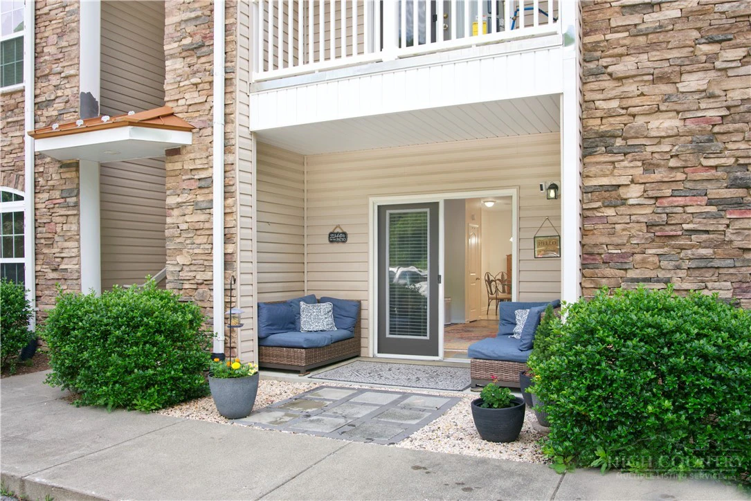 Image number 2 for the current listing