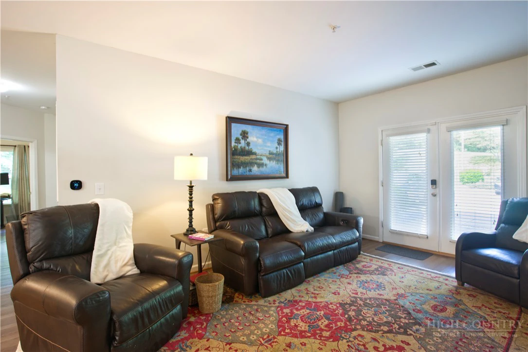 Image number 5 for the current listing