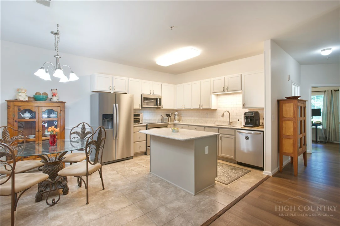 Image number 6 for the current listing