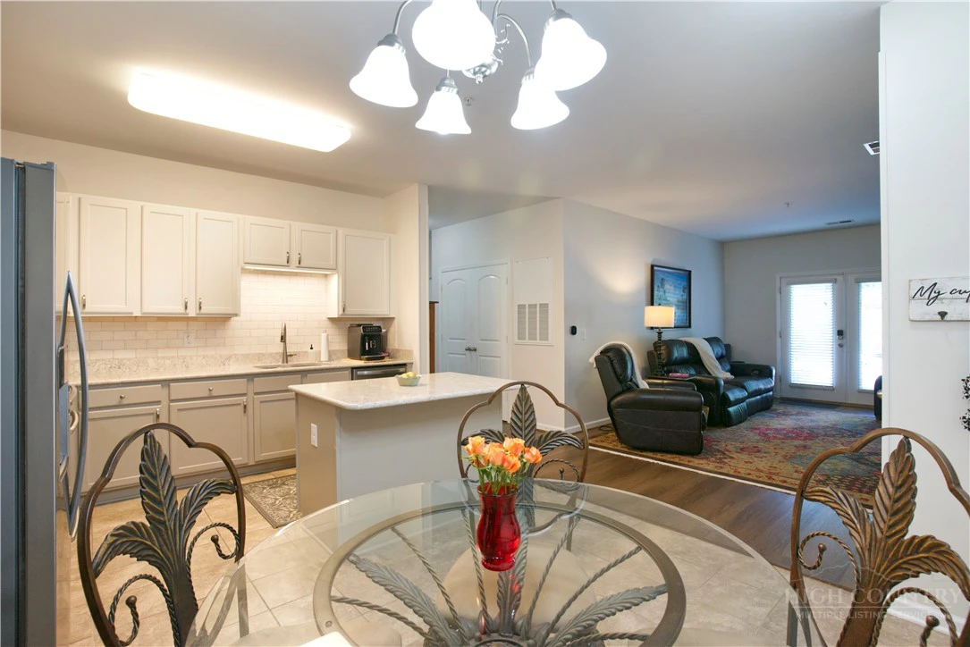 Image number 7 for the current listing