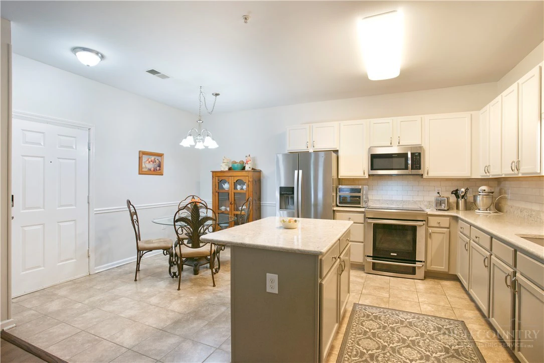 Image number 8 for the current listing