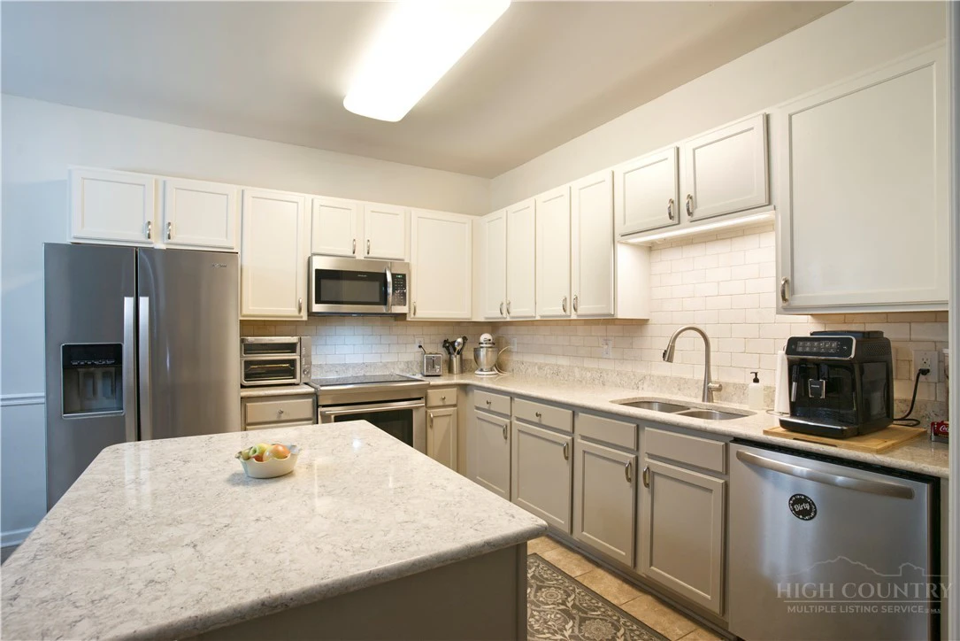 Image number 9 for the current listing