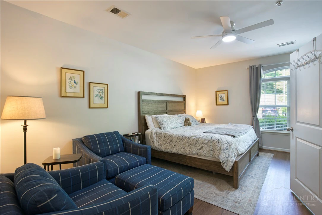 Image number 12 for the current listing
