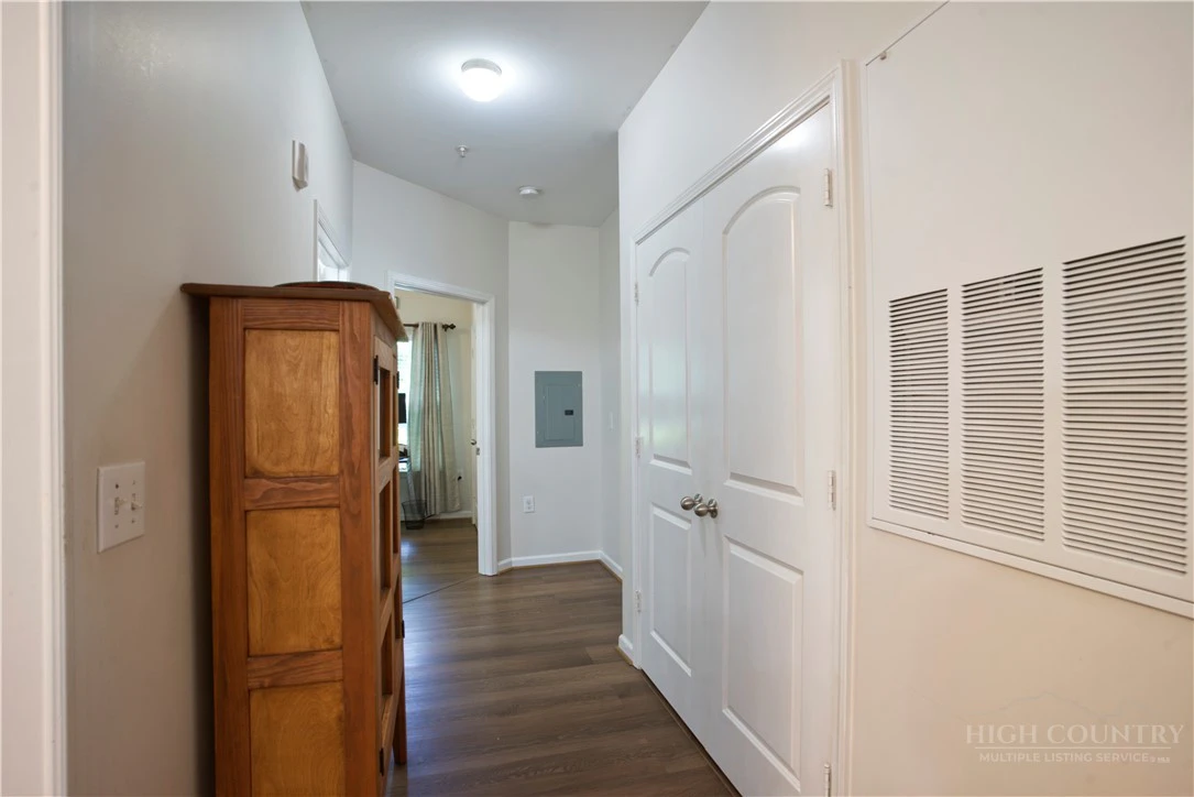 Image number 10 for the current listing