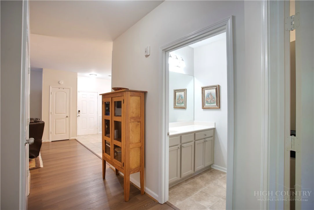 Image number 11 for the current listing