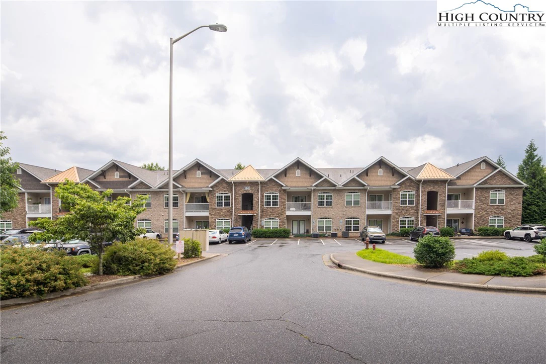 Image number 5 for the current listing