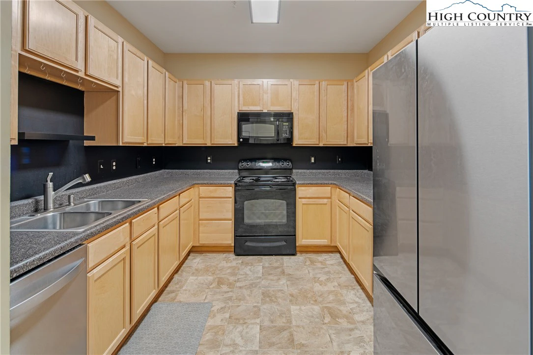 Image number 14 for the current listing