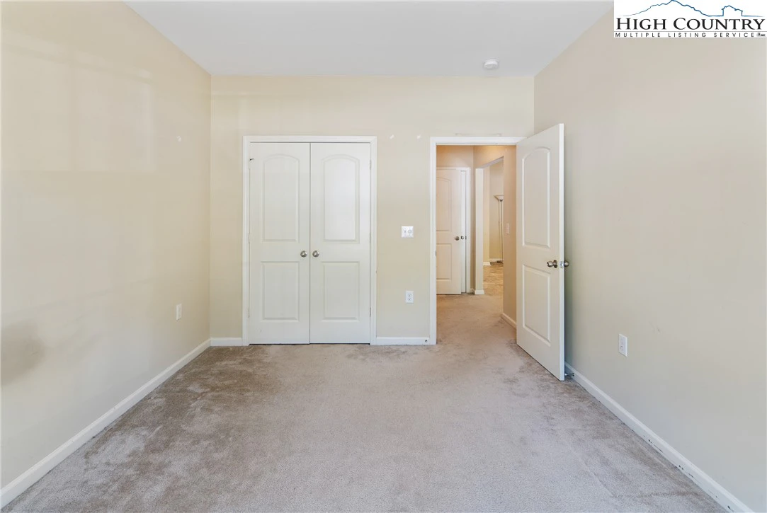 Image number 21 for the current listing
