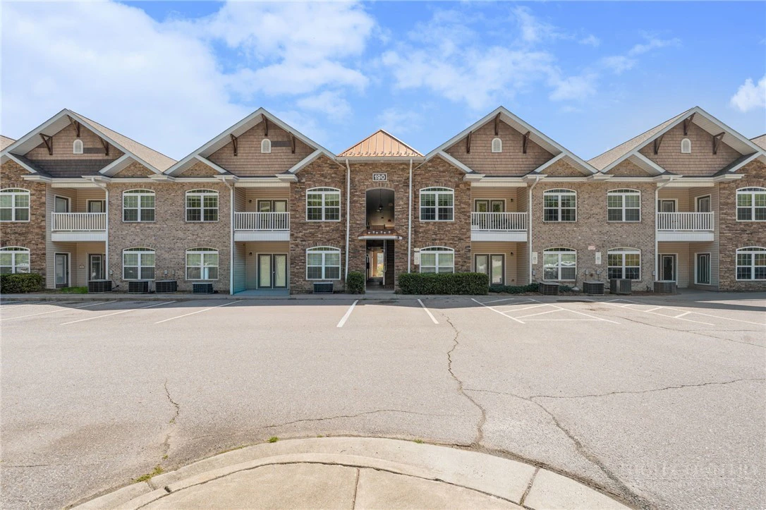 Image number 13 for the current listing