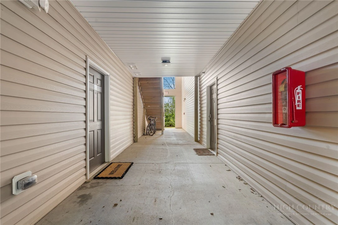 Image number 2 for the current listing