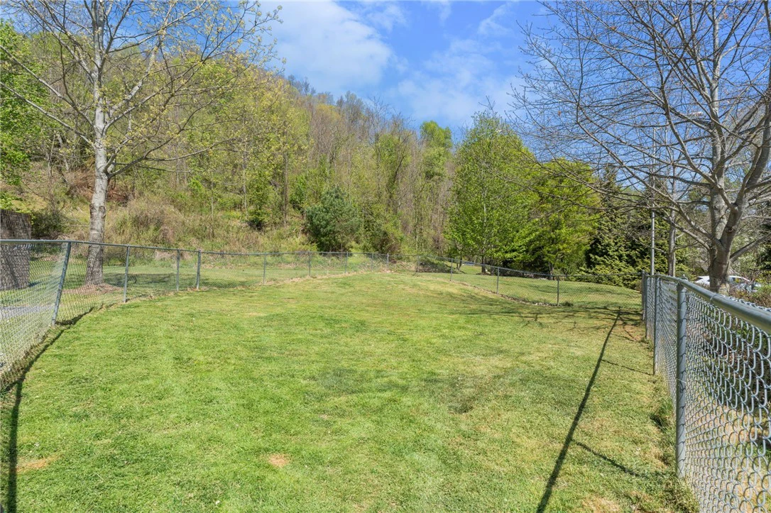 Image number 14 for the current listing