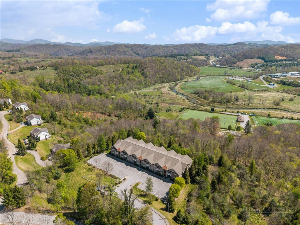 Image number 16 for the current listing