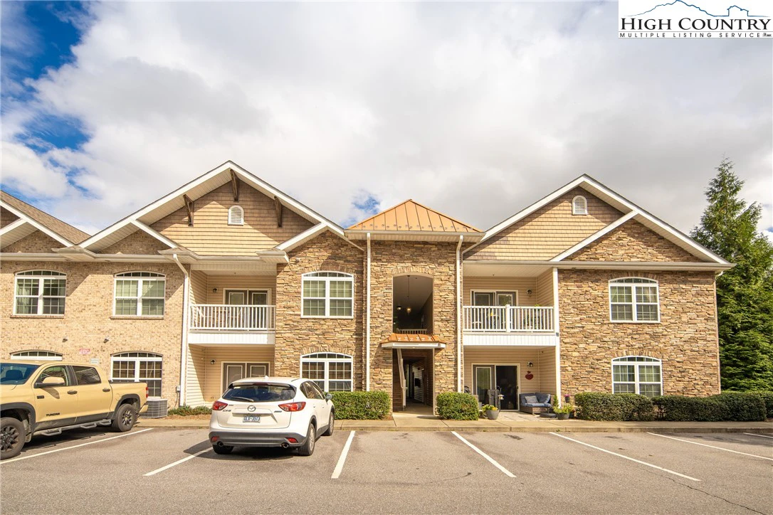 Image number 1 for the current listing