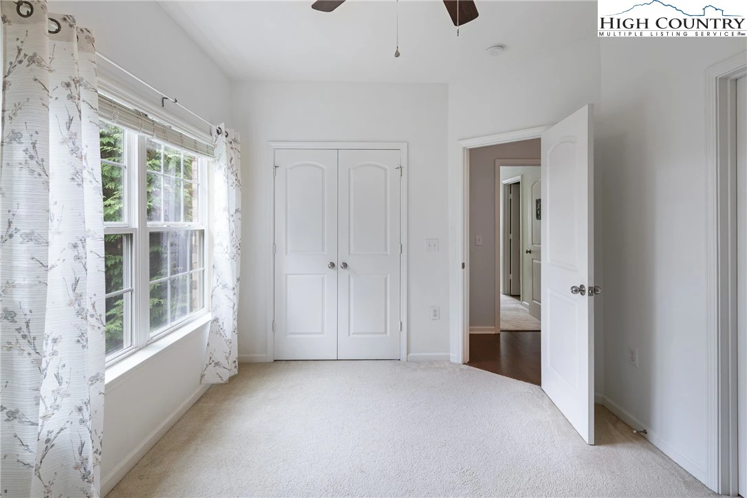 Image number 13 for the current listing