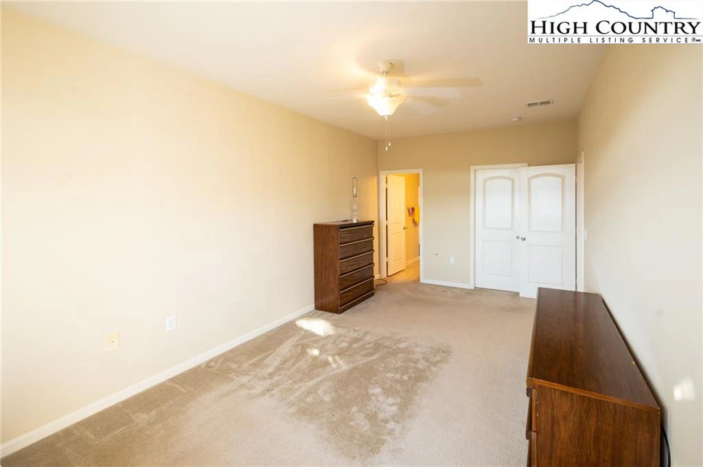 Image number 14 for the current listing