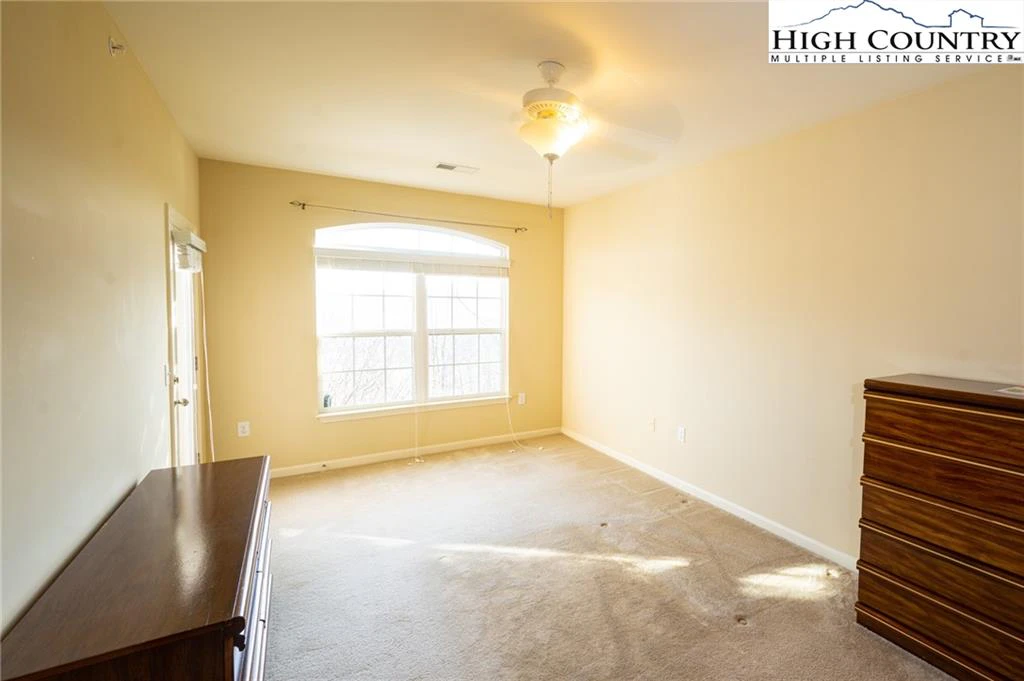 Image number 13 for the current listing