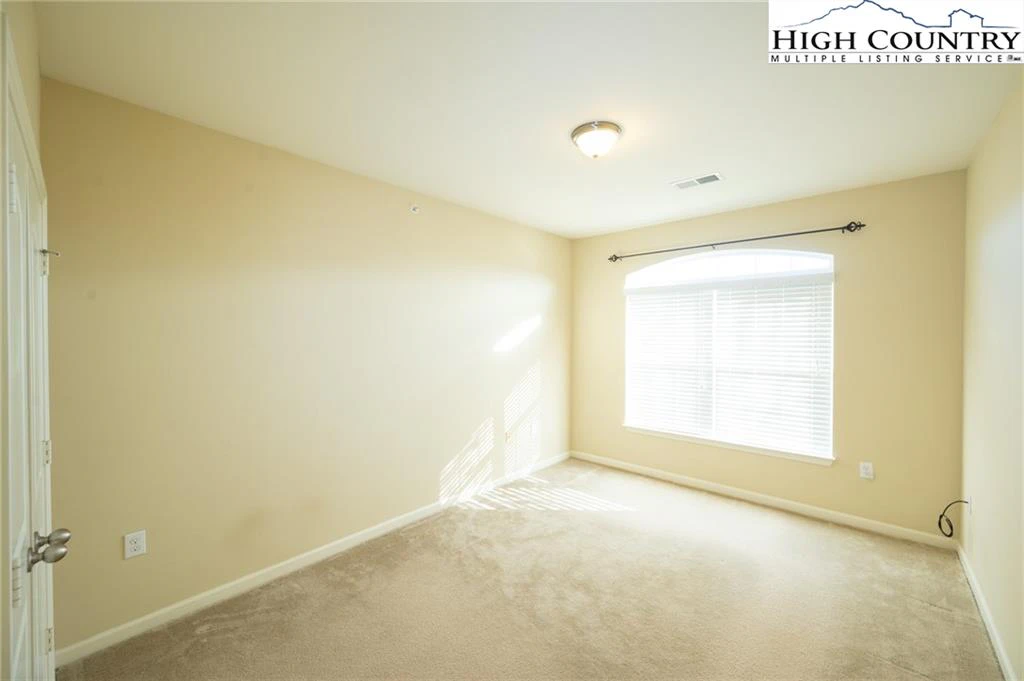 Image number 12 for the current listing