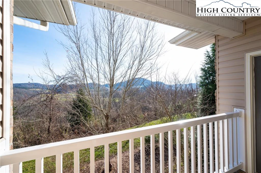 Image number 9 for the current listing