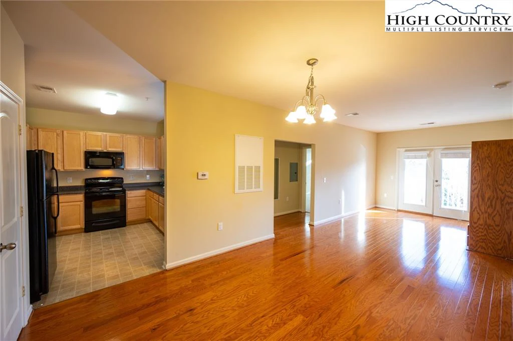 Image number 20 for the current listing